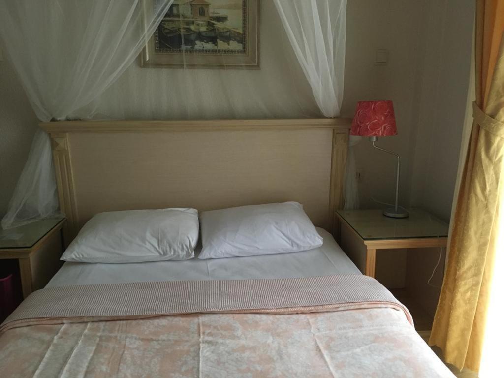 Melaike Hotel Foça Esterno foto