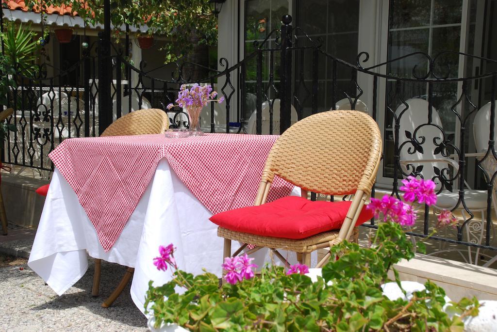 Melaike Hotel Foça Esterno foto