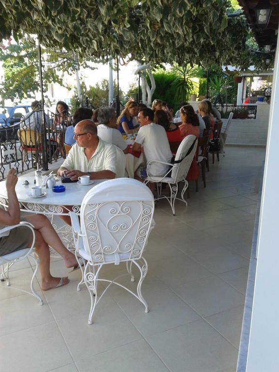 Melaike Hotel Foça Esterno foto